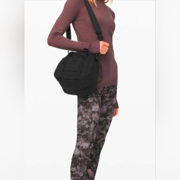 Euc Lululemon 6.5L Dash All Day Bucket Bag Like New 🆕 - Picture 2 of 11